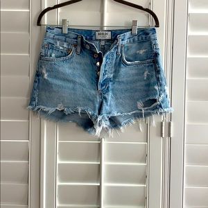 Women’s AGOLDE distressed jean shorts in Size 25